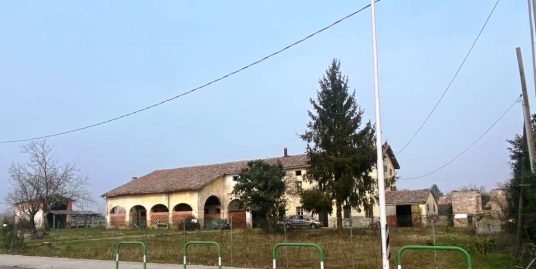 ID 1339 – *PADOVA: Casale da Ristrutturare  a 4 Km. dal centro città .
