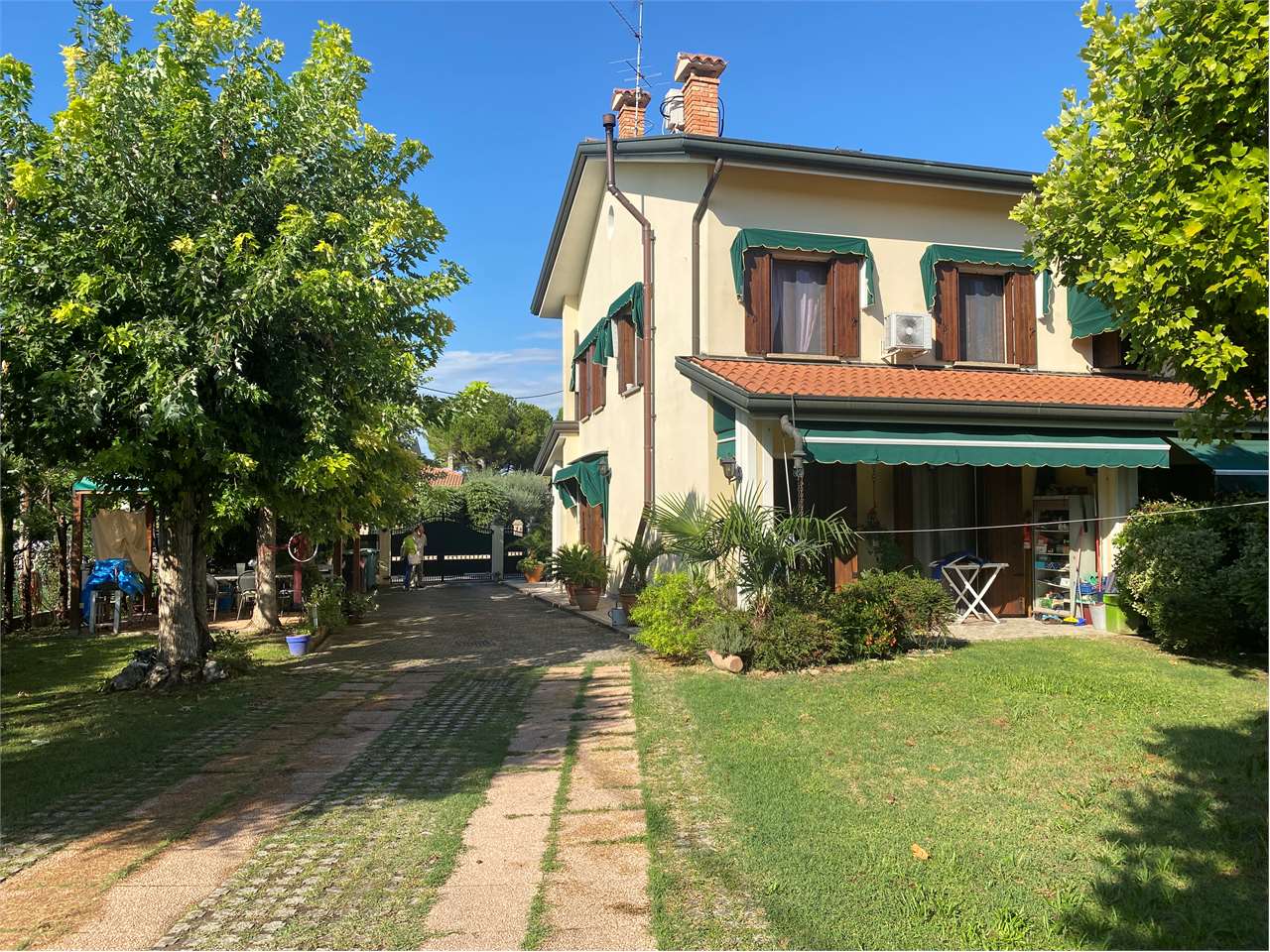 ID 1253 – ABANO CENTRO ZONA RESID. BIFAM. GRANDE GIARDINO